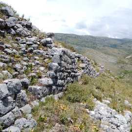 16 - Mura di Çuka e Ajtoit (©FortNet Tutti i diritti riservati)